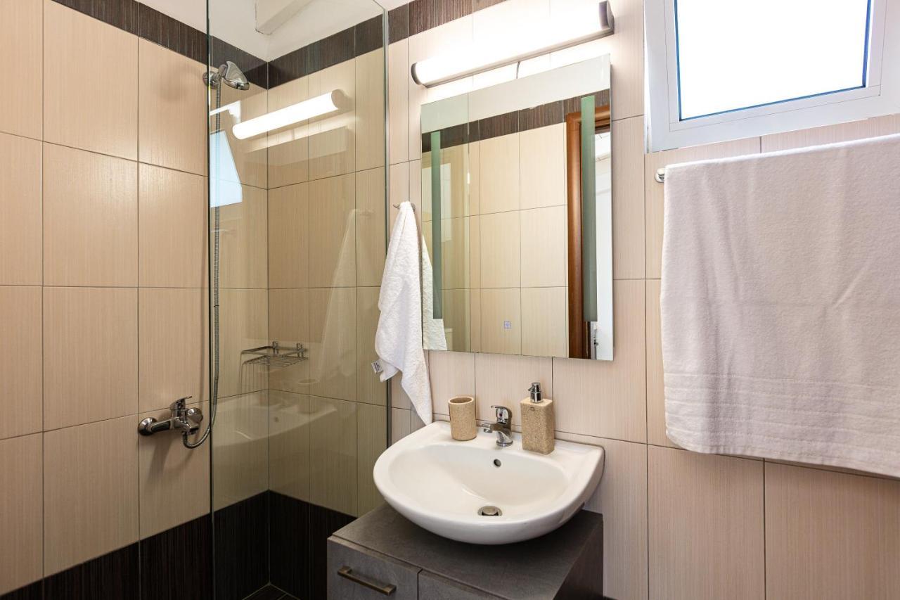 Gramvella Resort Adelianos Kampos Exteriér fotografie
